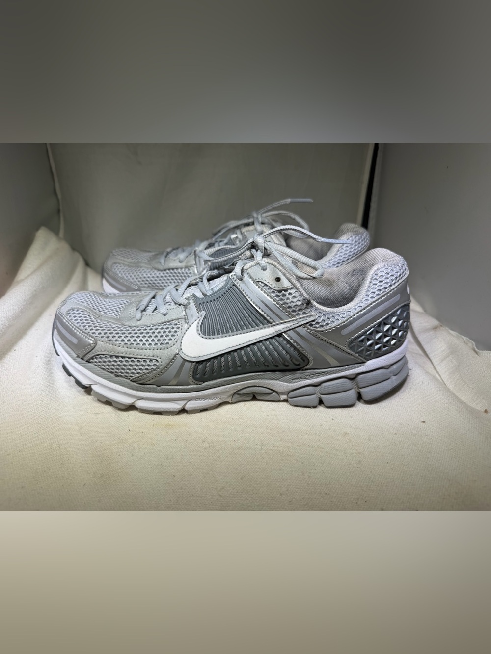 PreOwned Nike Air Zoom 5 Vomero Cool Grey Men's 8.5 / FJ4151-003.